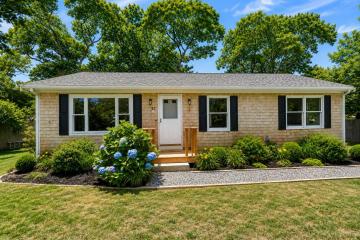 Single Family Home For Sale in Oak Bluffs #44658