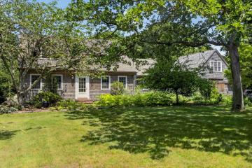 Single Family Home For Sale in Edgartown #44760