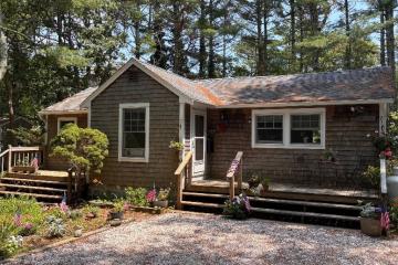 Single Family Home For Sale in Edgartown #44651