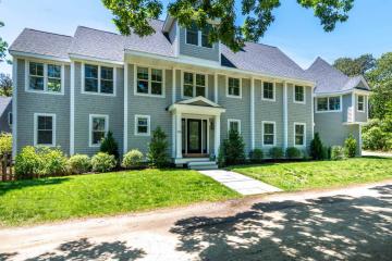 Single Family Home For Sale in Edgartown #44577