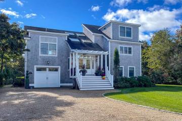 Single Family Home For Sale in Edgartown #44660