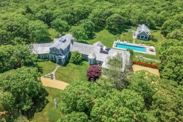 Single Family Home For Sale in Edgartown #44738