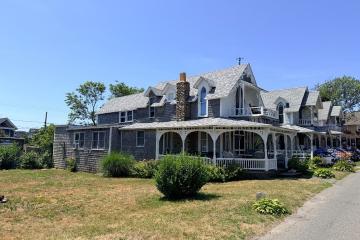 Single Family Home For Sale in Oak Bluffs #44652