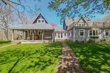 Single Family Home For Sale in Edgartown #44634