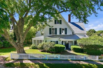Single Family Home For Sale in Edgartown #44724