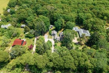 Single Family Home For Sale in Chilmark #44681