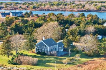 Single Family Home For Sale in Edgartown #44722