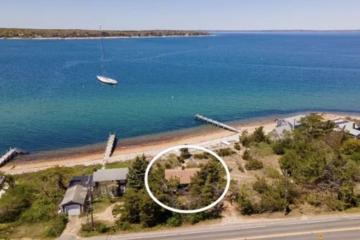 Single Family Home For Sale in Oak Bluffs #44641