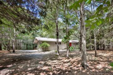 Single Family Home For Sale in Edgartown #44598