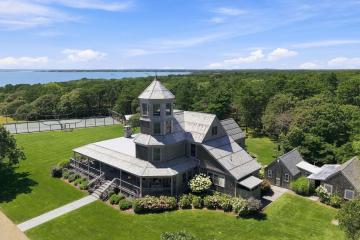 Single Family Home For Sale in Edgartown #44837