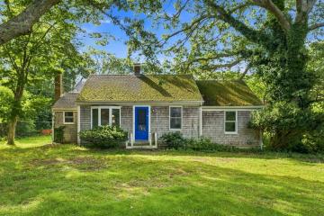 Single Family Home For Sale in Oak Bluffs #44815