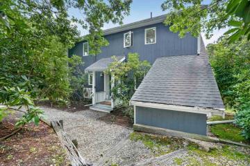 Single Family Home For Sale in Oak Bluffs #44750