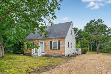 Single Family Home For Sale in Edgartown #44819