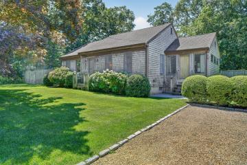 Single Family Home For Sale in Oak Bluffs #44759