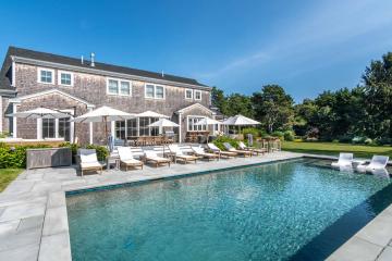 Single Family Home For Sale in Edgartown #44835