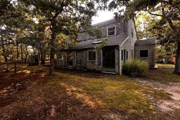 Single Family Home For Sale in West Tisbury #44877