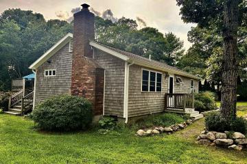 Single Family Home For Sale in Oak Bluffs #44832