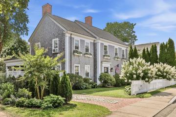 Single Family Home For Sale in Edgartown #44836