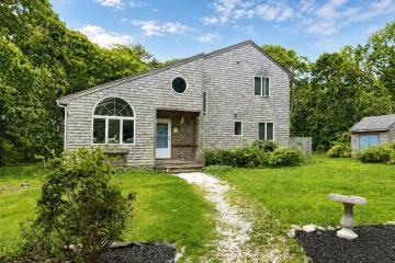 Single Family Home For Sale in Edgartown #44783