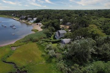 Single Family Home For Sale in Edgartown #44828