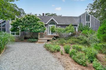 Single Family Home For Sale in Vineyard Haven #44862