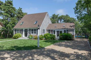 Single Family Home For Sale in Edgartown #42743