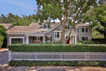 Single Family Home For Sale in Edgartown #44860
