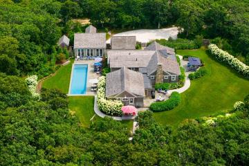 Single Family Home For Sale in Edgartown #44826