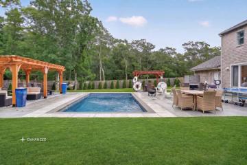 Single Family Home For Sale in Edgartown #44872