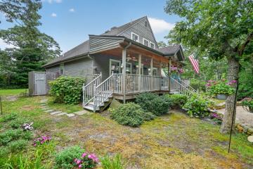 Single Family Home For Sale in Edgartown #44843