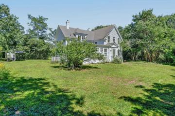 Single Family Home For Sale in Edgartown #44893