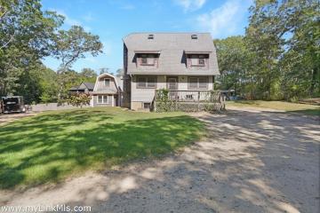 Single Family Home For Sale in Oak Bluffs #44931
