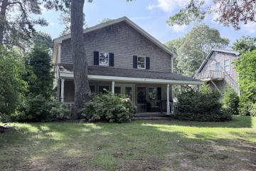 Single Family Home For Sale in Oak Bluffs #43835