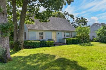 Single Family Home For Sale in Oak Bluffs #44895