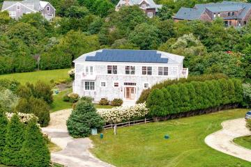 Single Family Home For Sale in Edgartown #44964