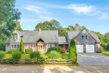Single Family Home For Sale in Oak Bluffs #44938