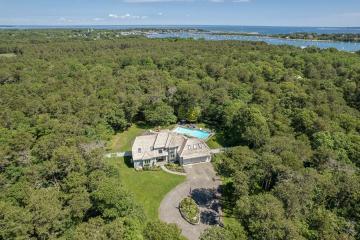 Single Family Home For Sale in Edgartown #44962