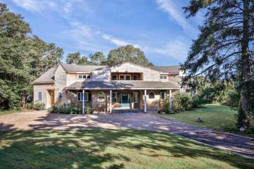 Single Family Home For Sale in Oak Bluffs #44896