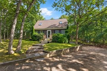 Single Family Home For Sale in Edgartown #44894