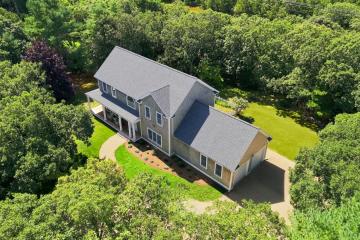 Single Family Home For Sale in Edgartown #44915