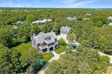 Single Family Home For Sale in Edgartown #44844