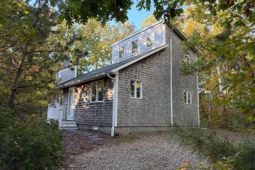 Single Family Home For Sale in Edgartown #45066