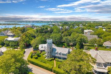 Single Family Home For Sale in Edgartown #45075