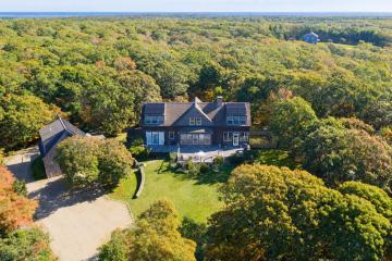Single Family Home For Sale in Edgartown #45060