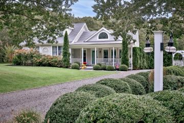 Single Family Home For Sale in Edgartown #45020
