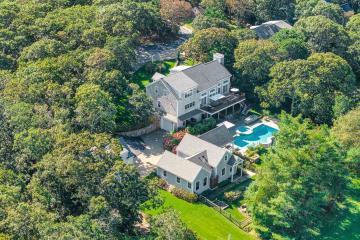 Single Family Home For Sale in Edgartown #45018