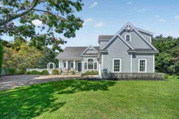 Single Family Home For Sale in Edgartown #45011