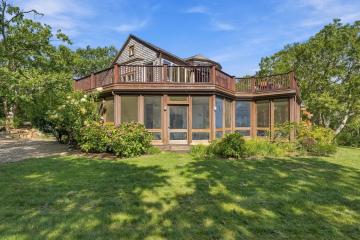 Single Family Home For Sale in Edgartown #44978